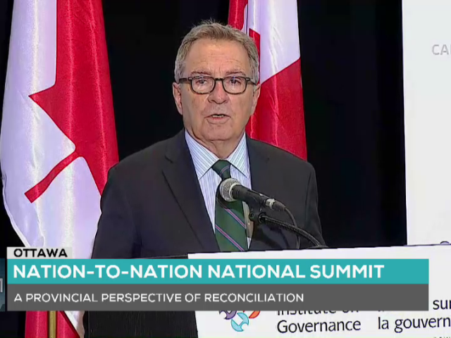 Podium : Discours du min. ontarien, Relations avec les Autochtones, sur la Réconciliation