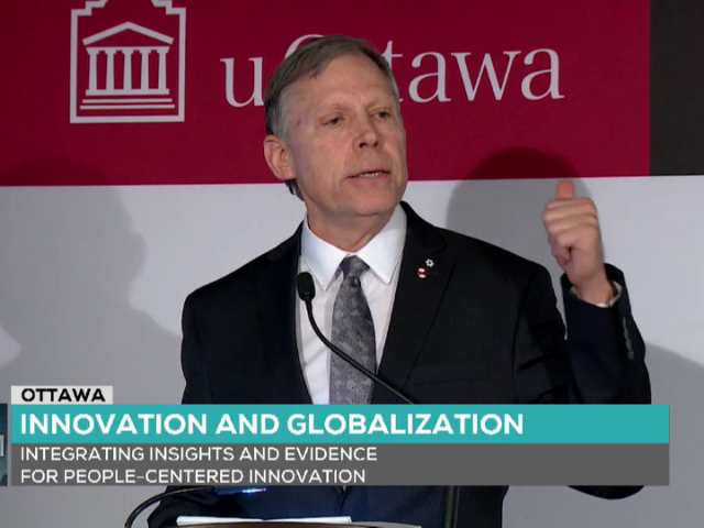 Podium : Le professeur Chad Gaffield et l'innovation axée sur les personnes