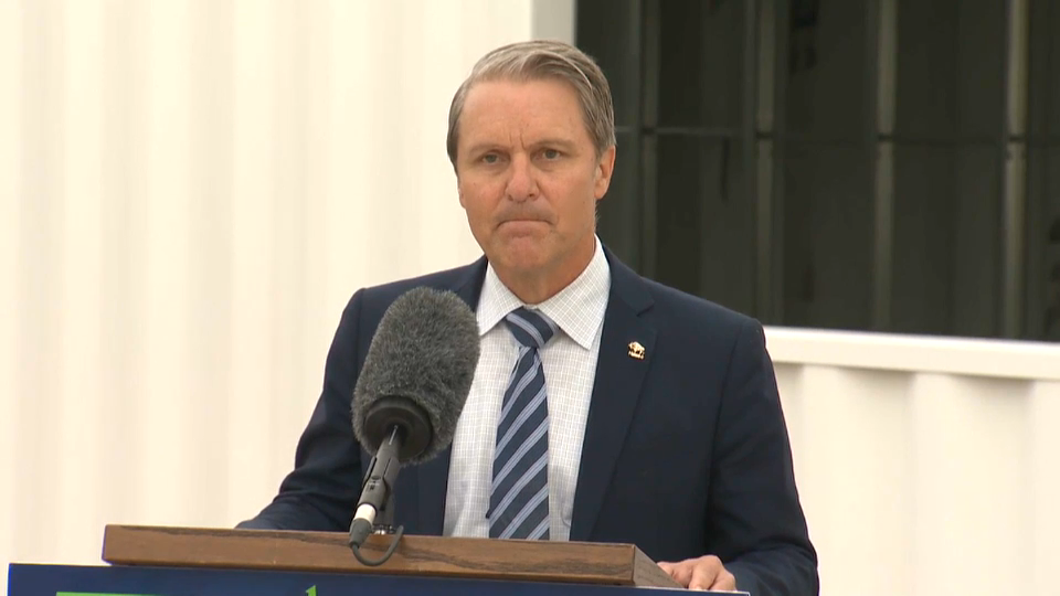 COVID-19: Canada Responds : Manitoba Unveils Shelters for Outdoor Personal Care Home Visits