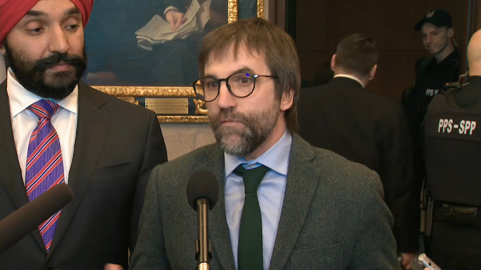 Headline Politics : Federal Government Responds to Report on Broadcasting and Telecom Laws