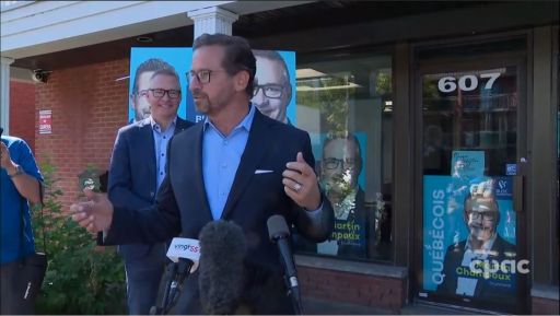 Vote 2021 : Yves-François Blanchet Speaks with Reporters in Drummondville, Quebec