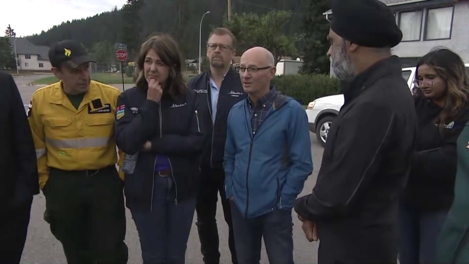 Alberta Wildfires: Premier Danielle Smith Visits Jasper – July 26, 2024 | Headline Politics | CPAC.ca