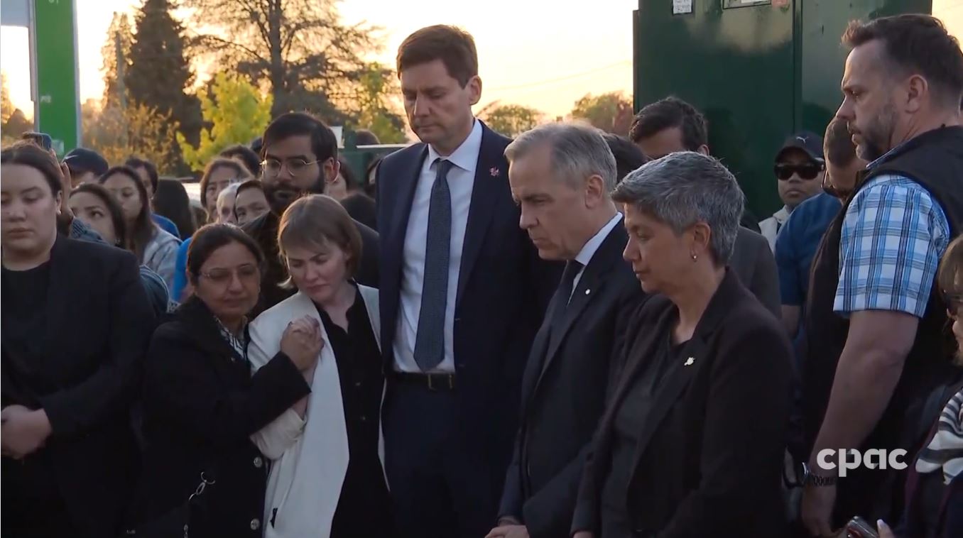 Leaders' Tour : Mark Carney Attends Vigil for Victims of Vancouver Attack