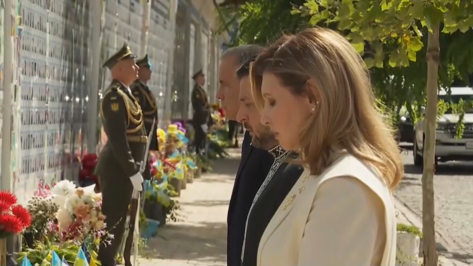 Headline Politics : PM Carney Attends Flower-Laying Ceremony in Kyiv – August 24, 2025