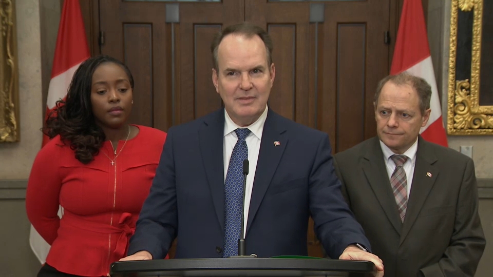 Headline Politics : Government House Leader Steven MacKinnon Speaks with Reporters