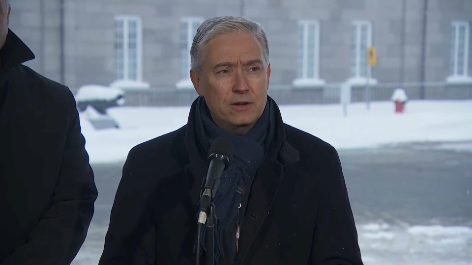 À la une : Les min. Champagne & MacDonald prennent la parole avant la retraite du cabinet