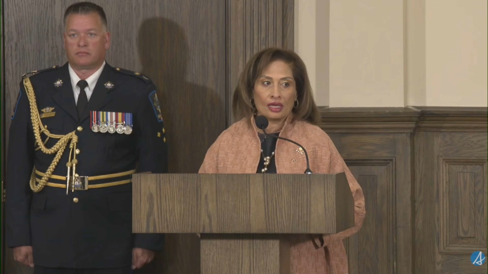 Headline Politics : Swearing-In Ceremony for Alberta Cabinet Ministers