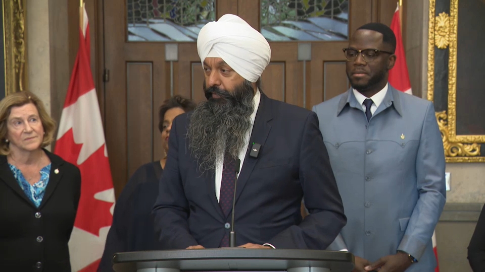 Headline Politics : Canada Announces Funding to Stop Ebola Spread