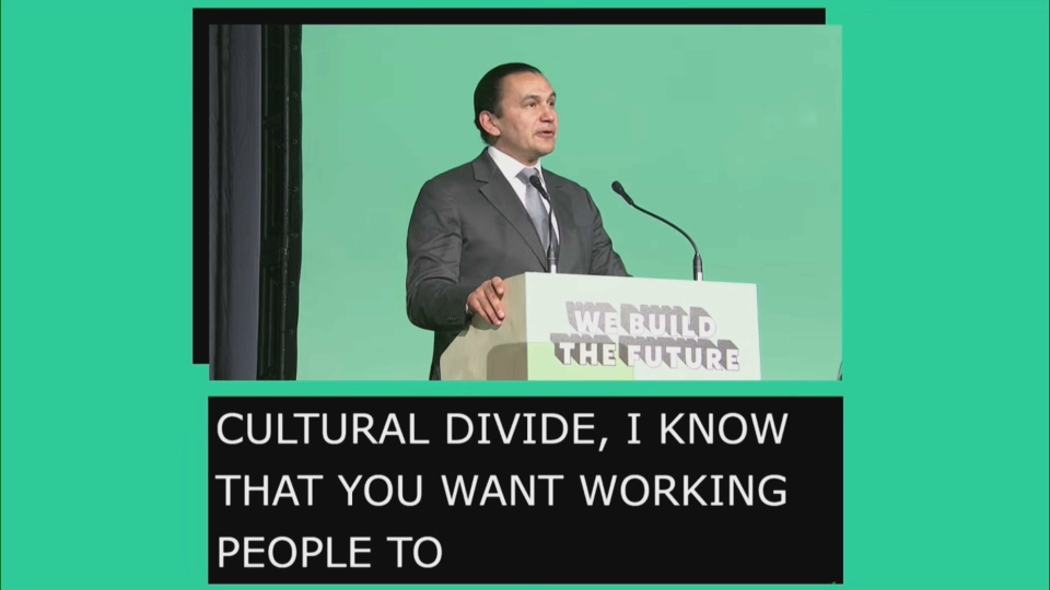 À la une : Discours de Wab Kinew devant le Congrès du travail du Canada