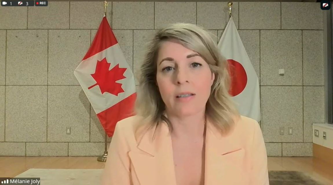 À la une : Mélanie Joly tient un point de presse depuis le Japon