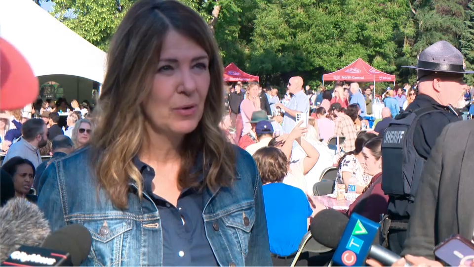 À la une : Point de presse de la PM de l’Alberta Danielle Smith – 16 juillet 2026