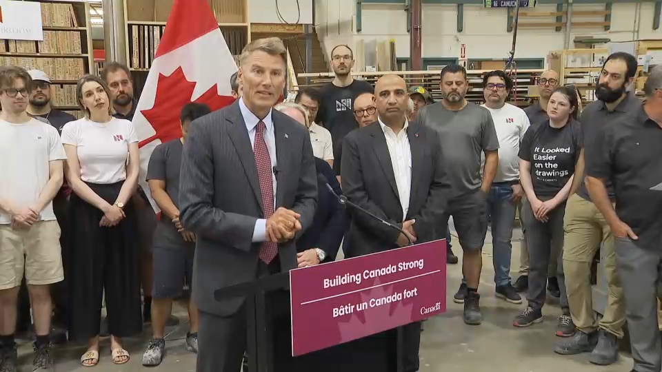 Headline Politics : Minister Robertson Announces $10 Million in Investments for B.C. Businesses