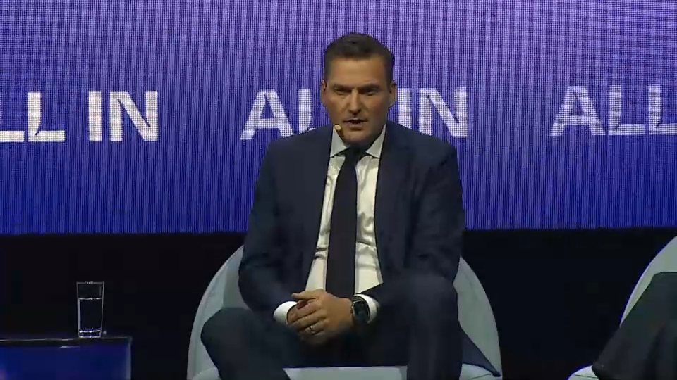 À la une : ALL IN 2026 : le ministre Solomon participe à la discussion de clôture