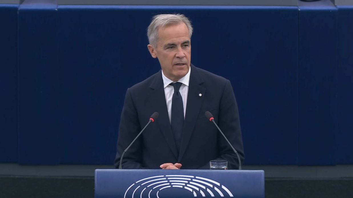 À la une : Le PM Mark Carney prononce un discours devant le Parlement européen