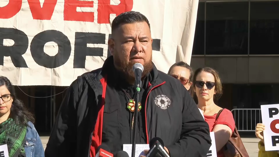 À la une : Rassemblement de manifestants contre le Sommet canadien sur l’investissement