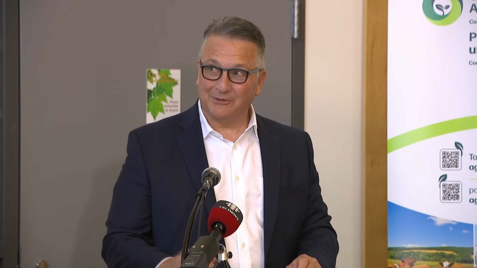 Headline Politics : Federal Government Announces Funding for Swine Disease Testing