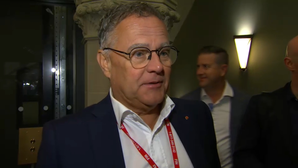 Points de presse : Les libéraux sur le différend commercial et les changements au droit de grève