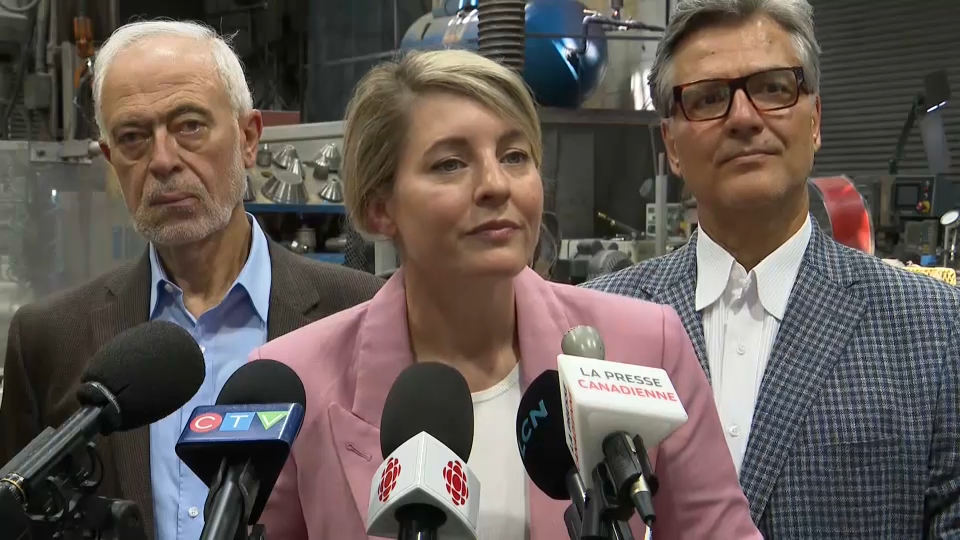 Headline Politics : Industry Minister Mélanie Joly Speaks with Reporters in Laval, Que.