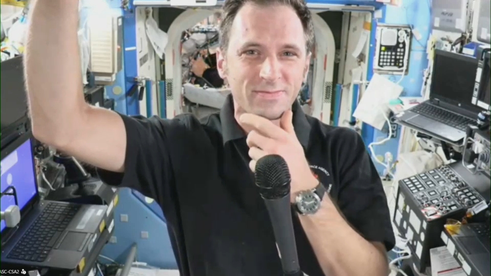 À la une : 1re sortie dans l’espace de l’astronaute canadien Joshua Kutryk : discussion