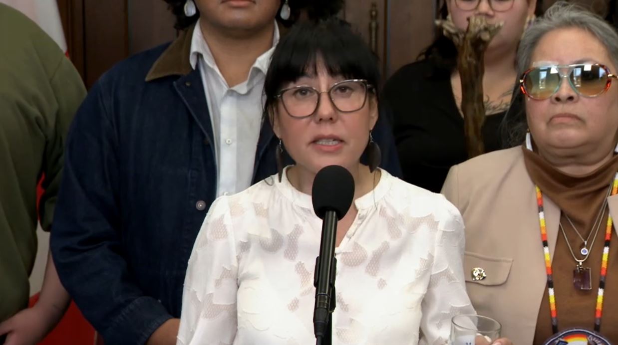 À la une : Député du NPD Leah Gazan : loi sur l’eau potable des PN