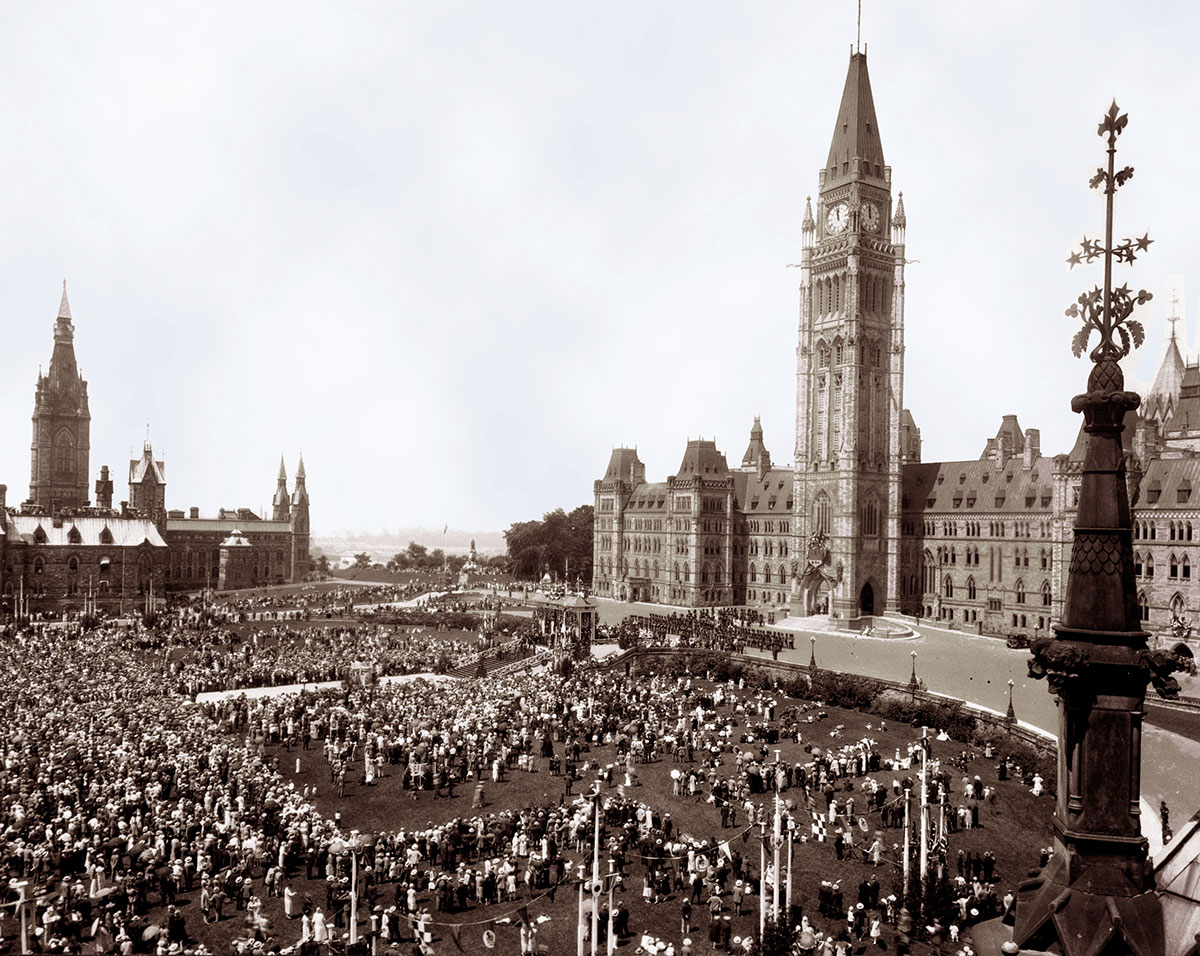 Opening of the current Centre Block  in 1927