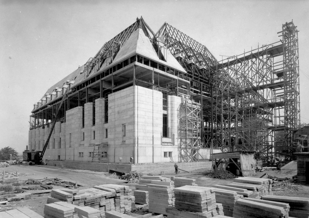 Construction of current Supreme Court building